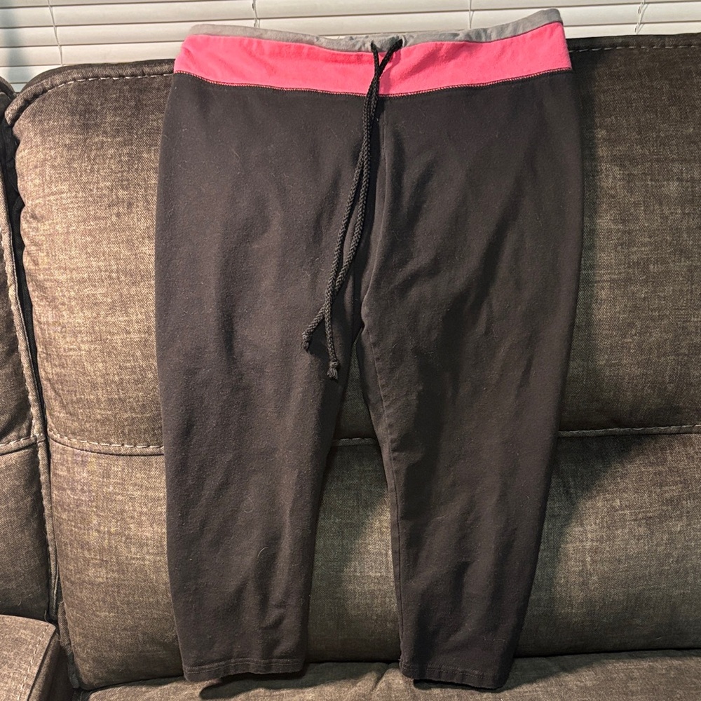 Vintage Aerie Black Capris with Pink Waistband